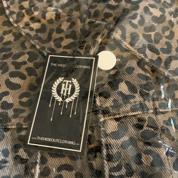 NWT THE HIDEOUT CLOTHING TROPICS LEOPARD DENIM JACKET - Picture 15 of 16